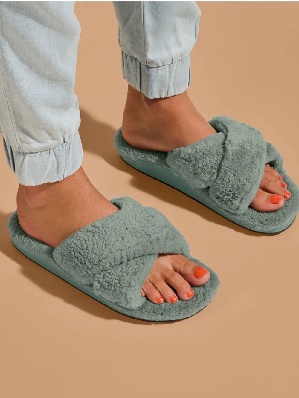 Olukai HILA HEU SLIPPERS, Muted Green, SIZE EU39/US9, NWT on bottoms, No box